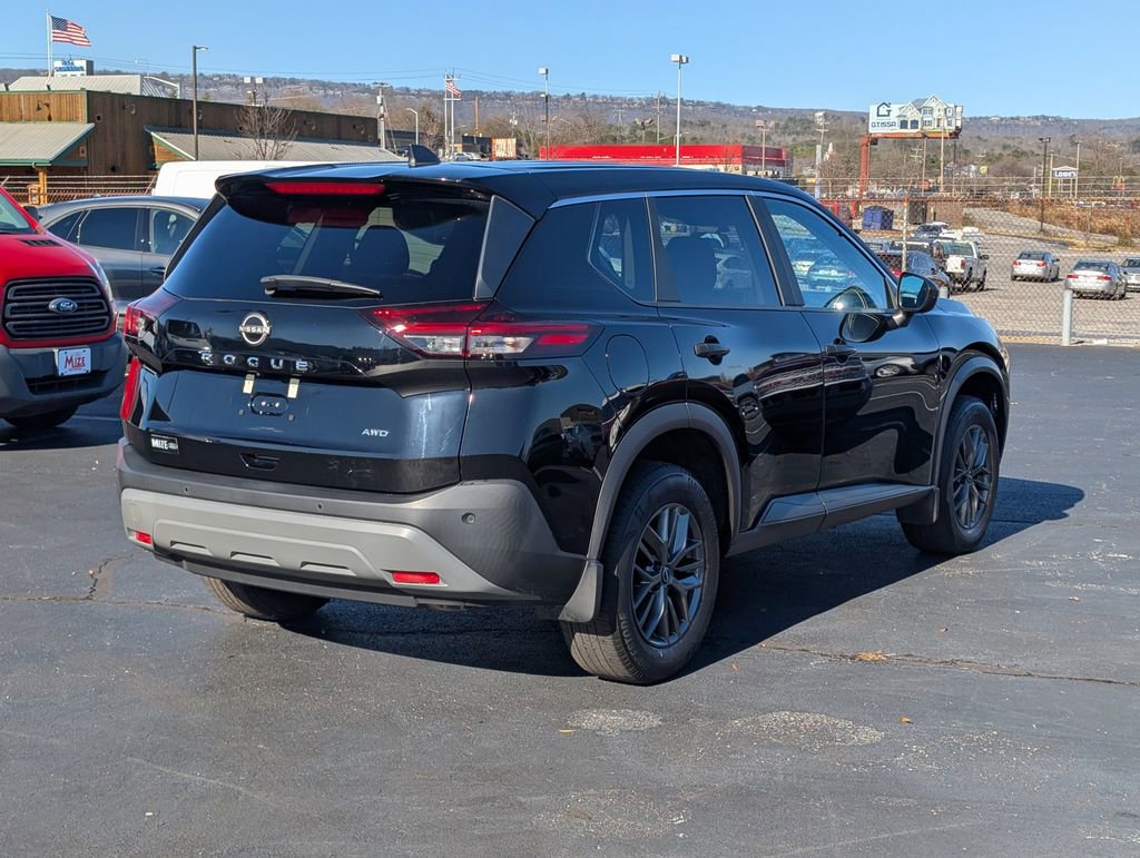 Used 2023 Nissan Rogue S image 6