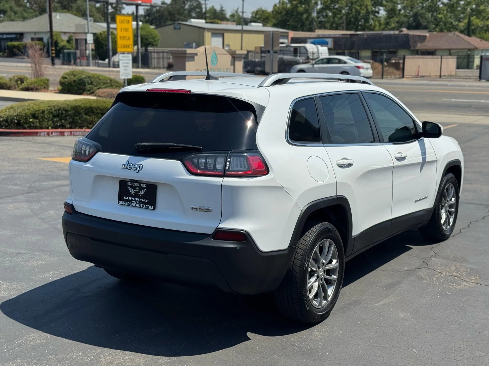 Used 2020 Jeep Cherokee Latitude Plus w/ Comfort/Convenience Group image 6