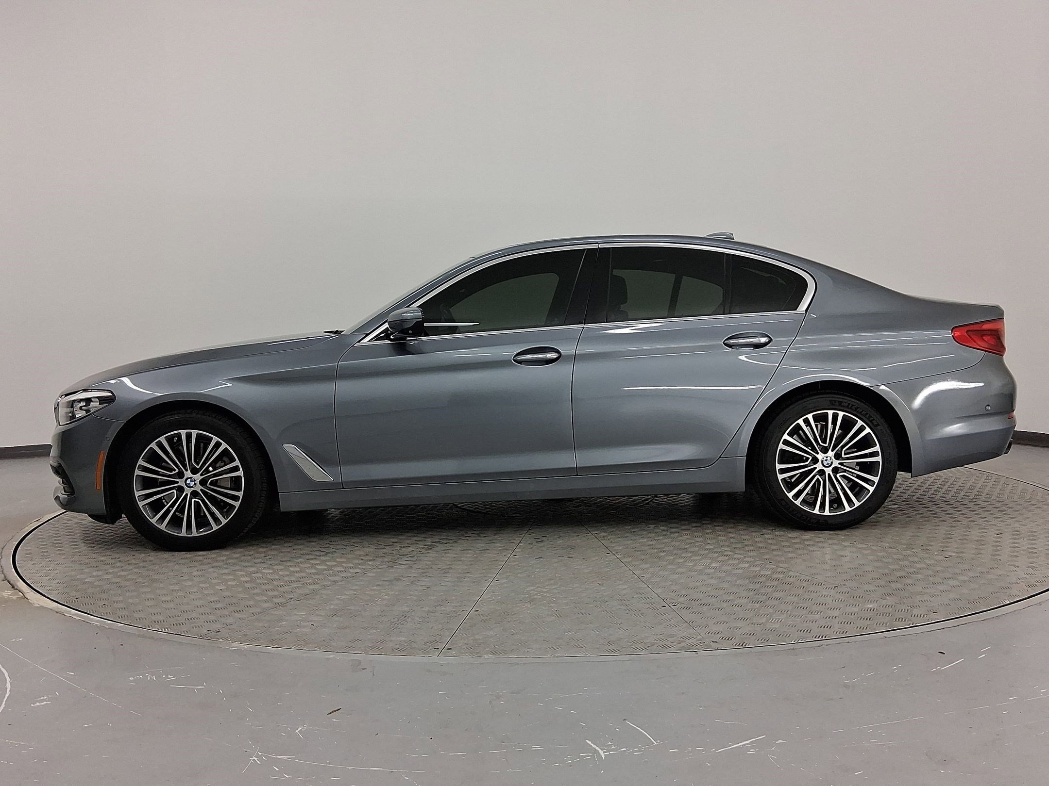 Used 2017 BMW 540i image 2
