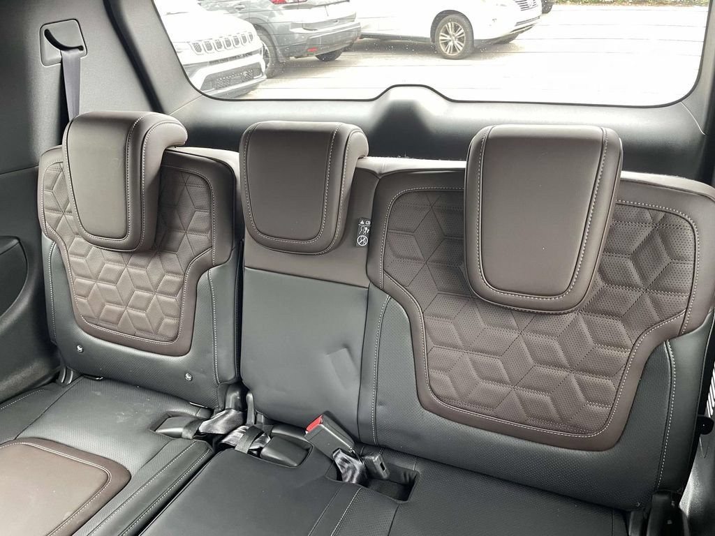 New 2025 Nissan Armada Platinum Reserve RWD image 9