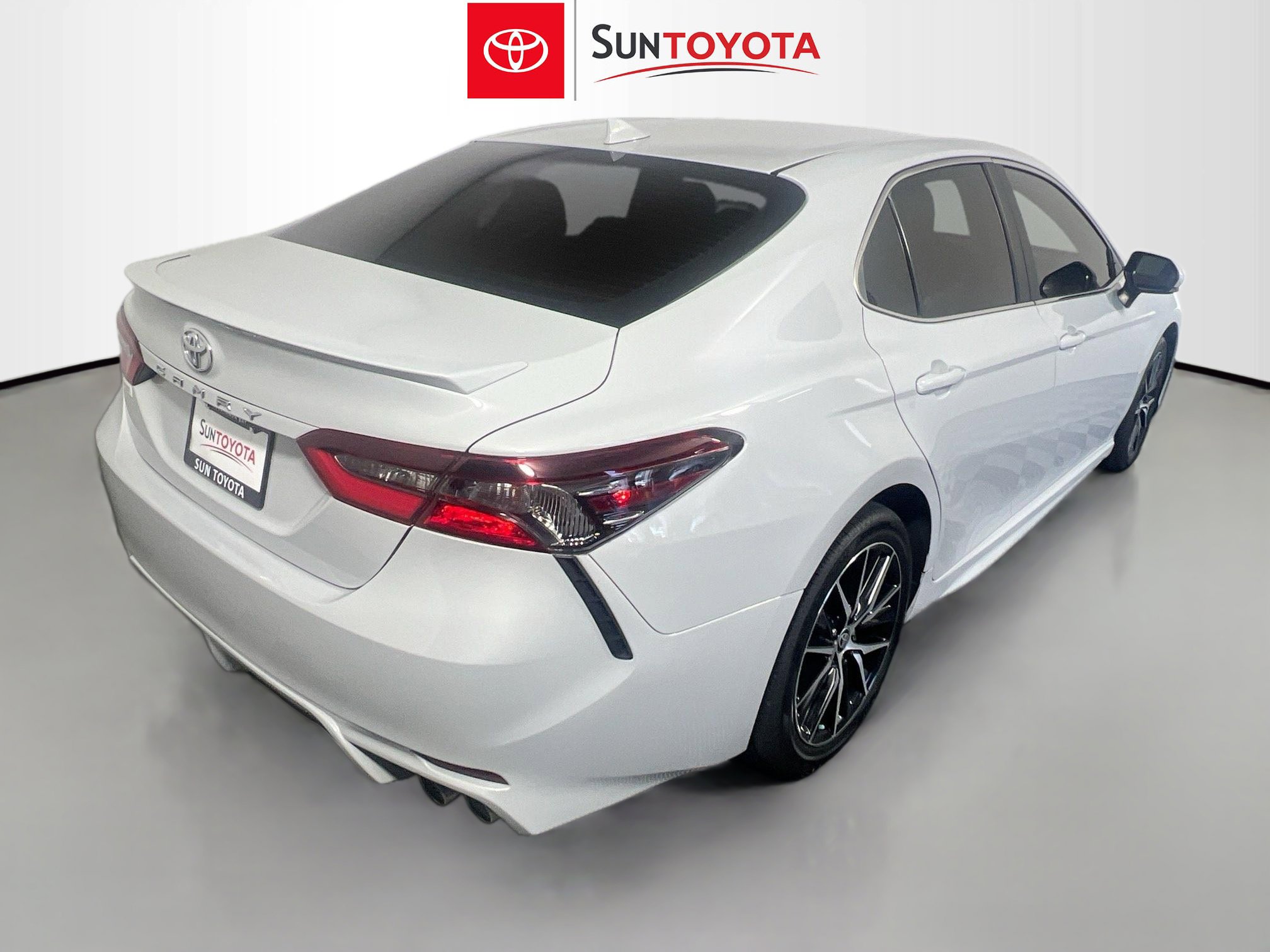 Used 2022 Toyota Camry SE image 4