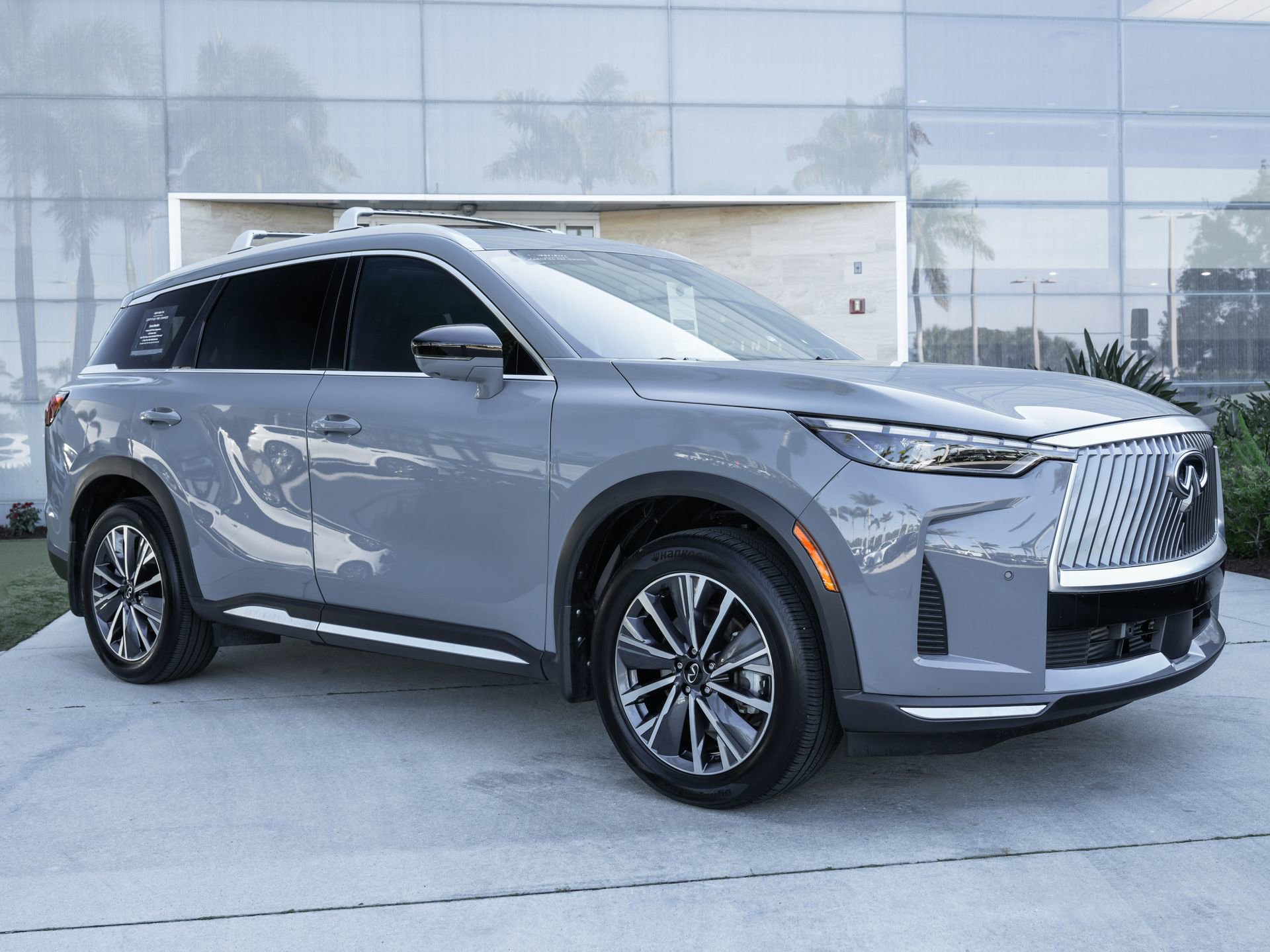Certified 2026 INFINITI QX60 Luxe w/ Cargo Package FWD image 2