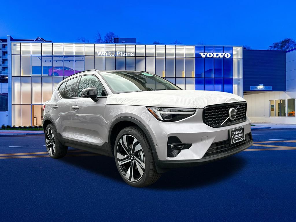 New 2026 Volvo XC40 B4 Plus w/ Protection Package Premier