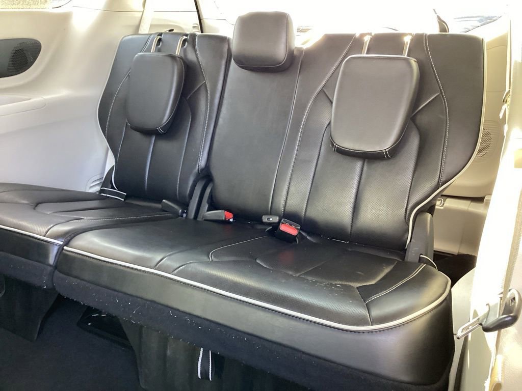 Used 2024 Chrysler Pacifica Limited FWD image 21