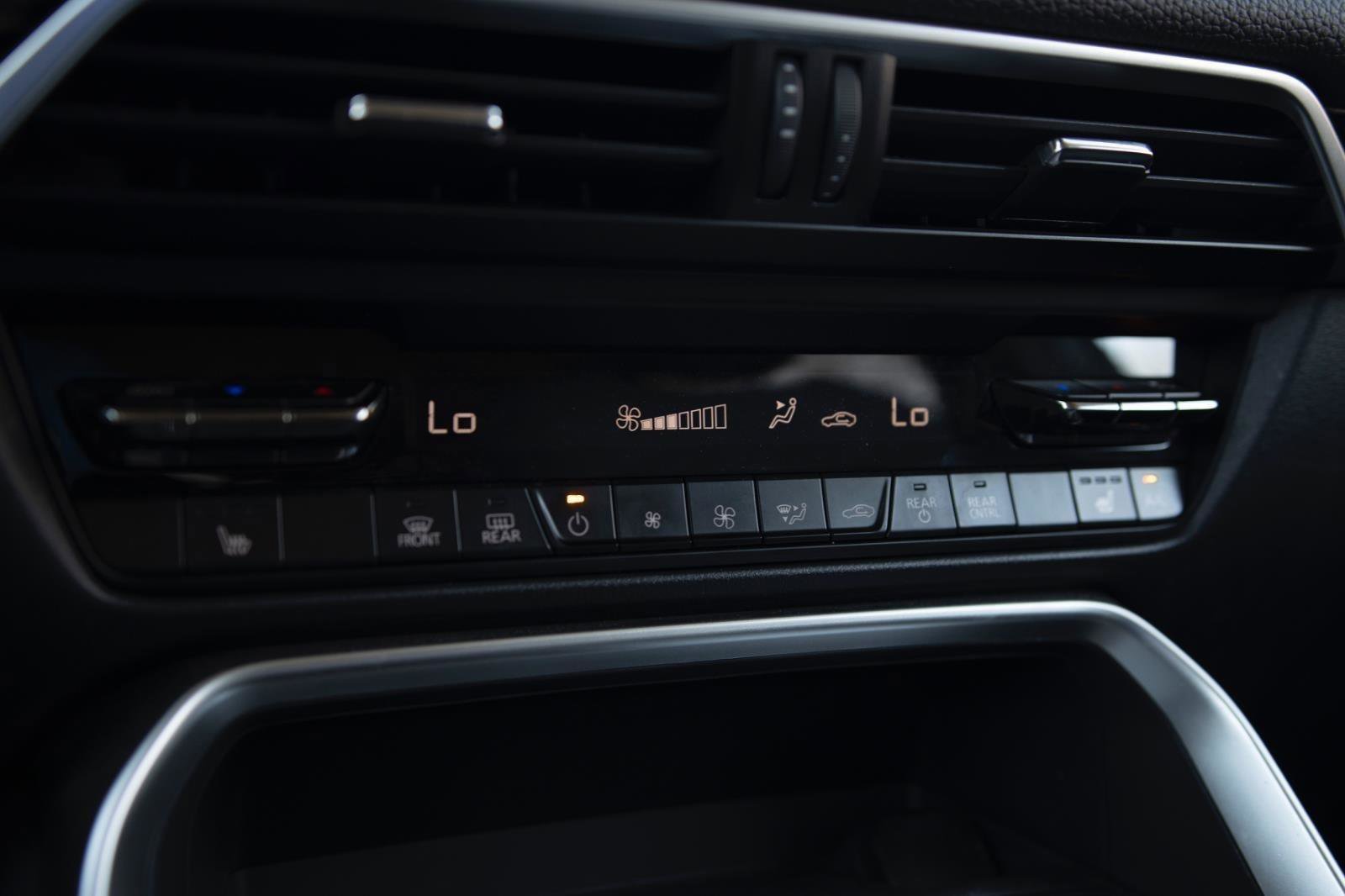 Used 2024 MAZDA CX-90 Plug-In Hybrid w/ Preferred image 9