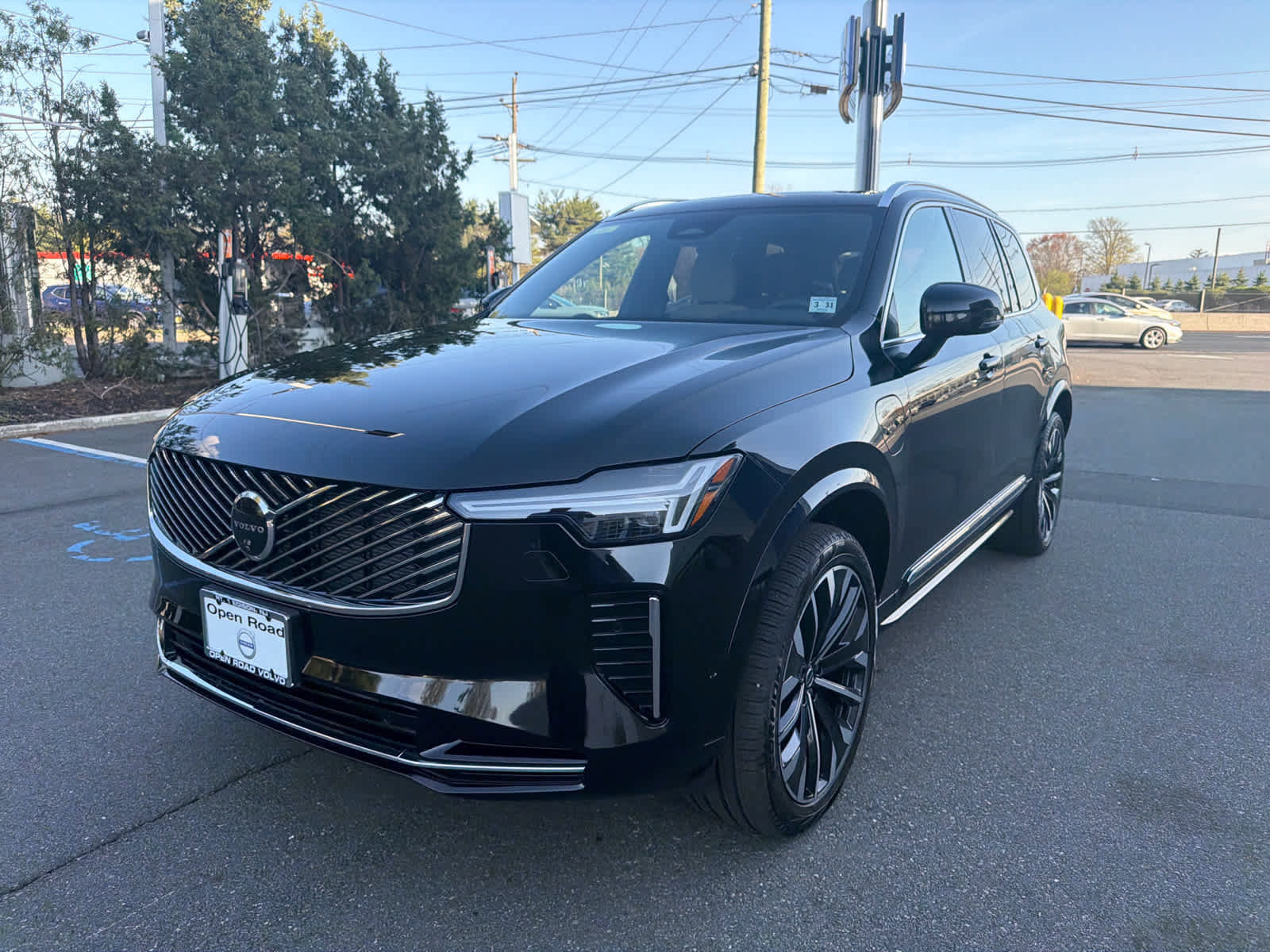 Used 2026 Volvo XC90 T8 Plus w/ Protection Package Premier image 2