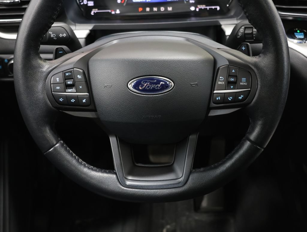 Used 2020 Ford Explorer XLT w/ Equipment Group 202A AWD/4WD image 17