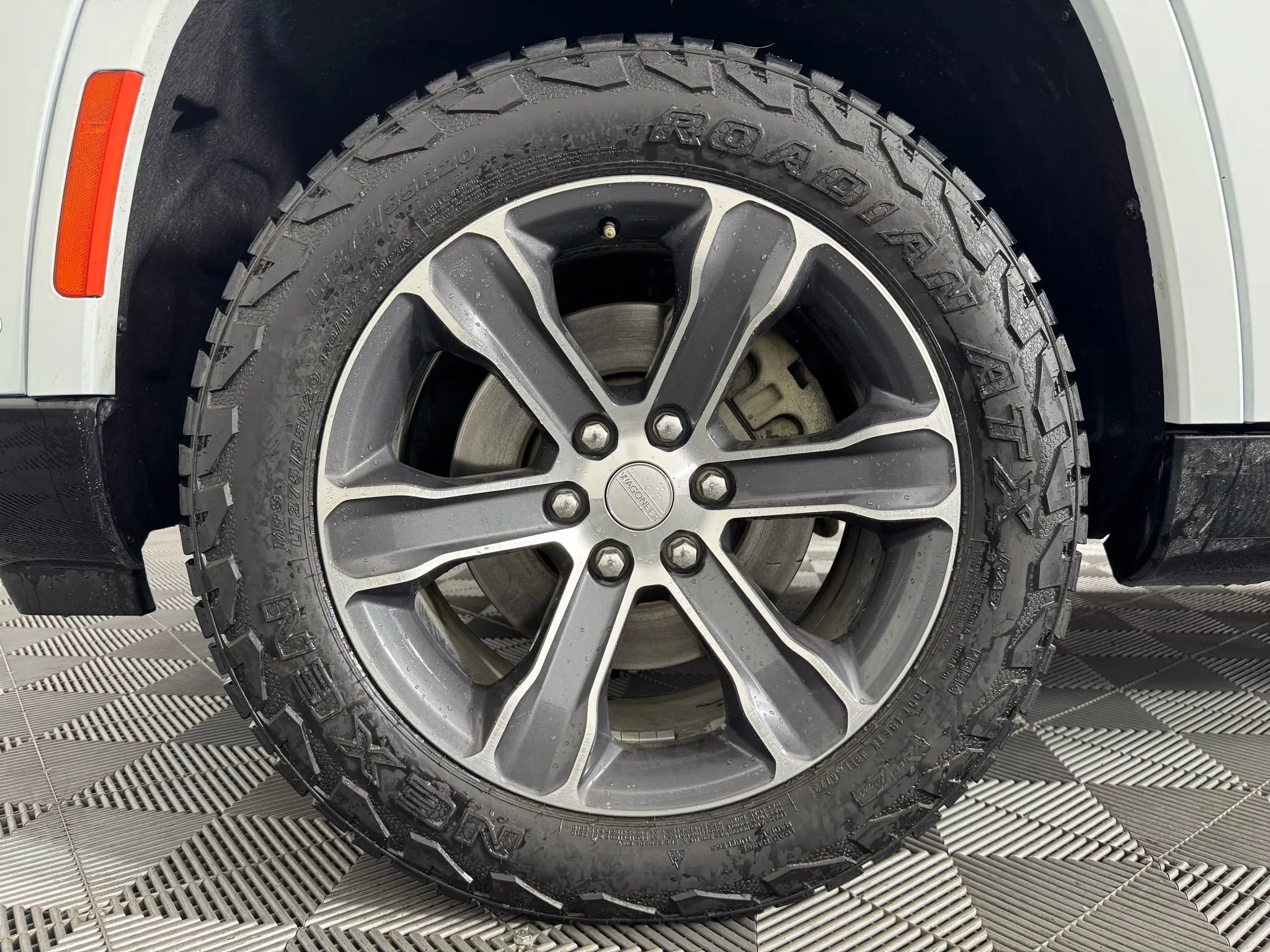 Used 2023 Jeep Grand Wagoneer 4WD w/ Flexible Seating Group image 47