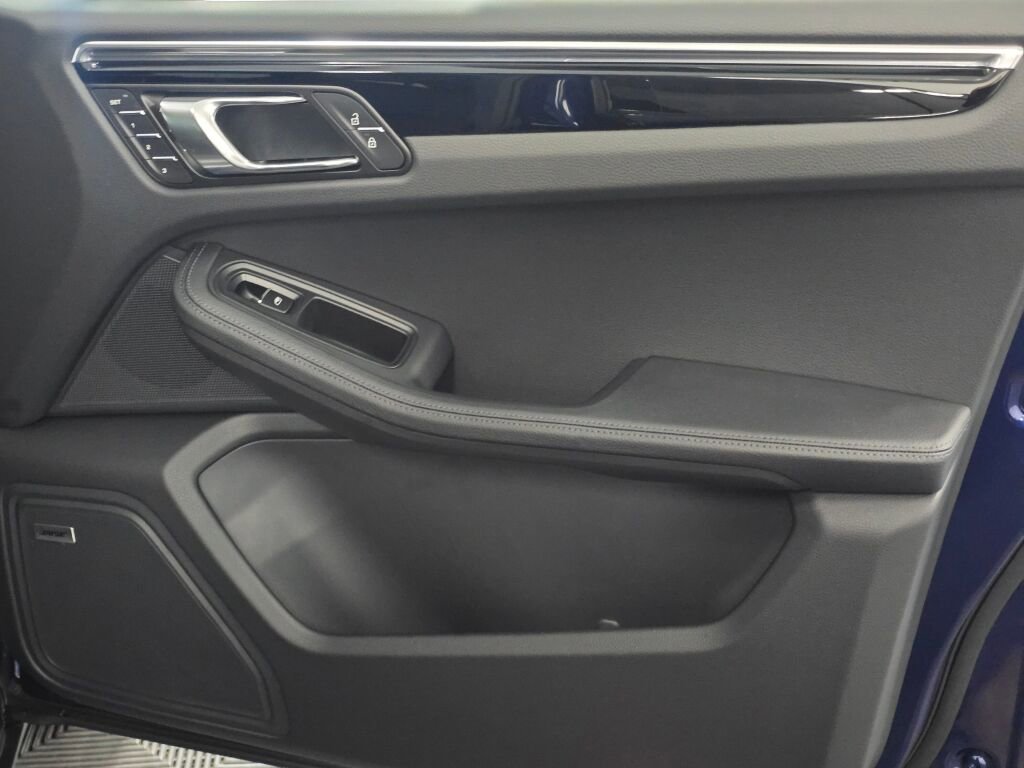 New 2026 Porsche Macan S image 25
