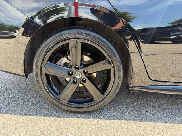 Certified 2023 Nissan Sentra SR w/ Midnight Edition Package FWD image 12