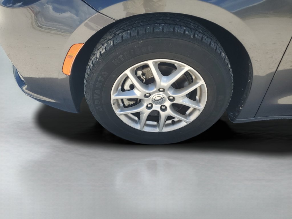Used 2022 Chrysler Pacifica Touring-L FWD image 25