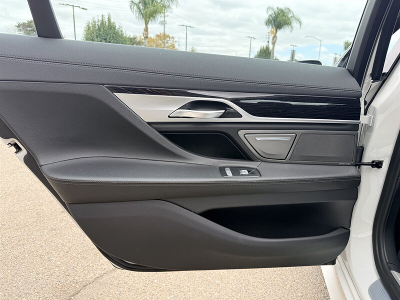 Used 2019 BMW 740i w/ M Sport Package RWD image 23