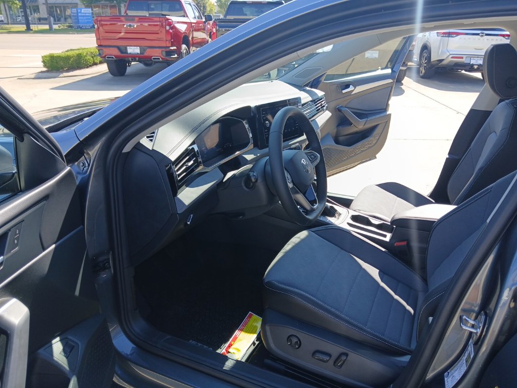 New 2027 Volkswagen Jetta SE FWD image 9