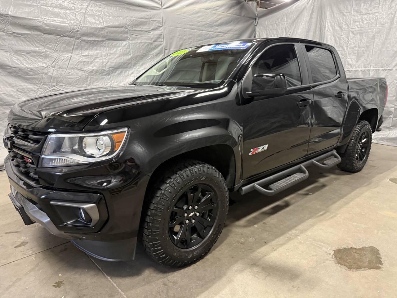 Used 2022 Chevrolet Colorado Z71 w/ Z71 Midnight Edition AWD/4WD image 3