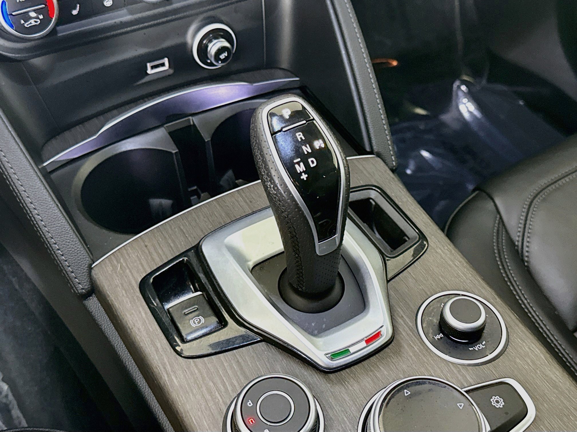 Used 2023 Alfa Romeo Stelvio Ti AWD/4WD image 20