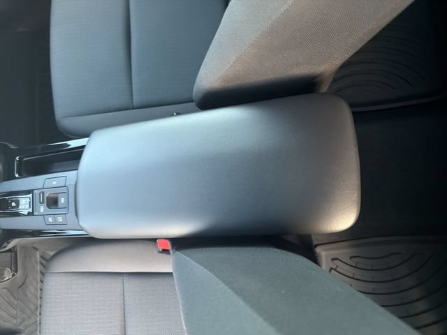 Certified 2025 Toyota Prius LE FWD image 24