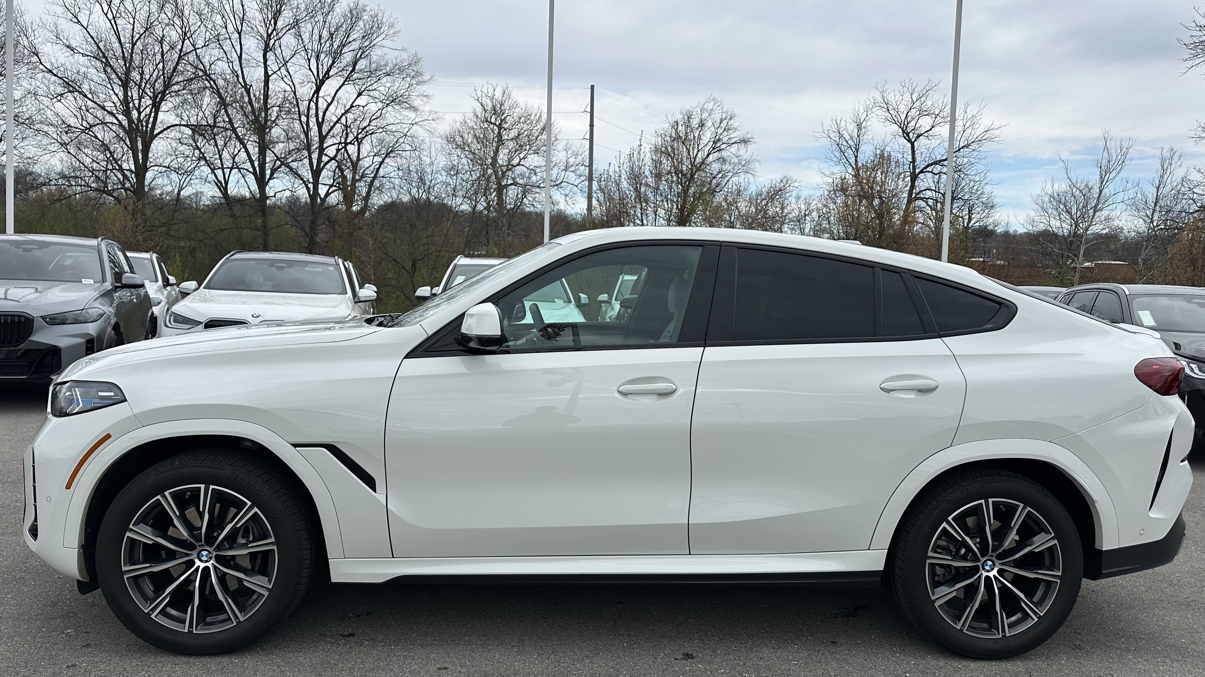Certified 2025 BMW X6 xDrive40i AWD/4WD image 7