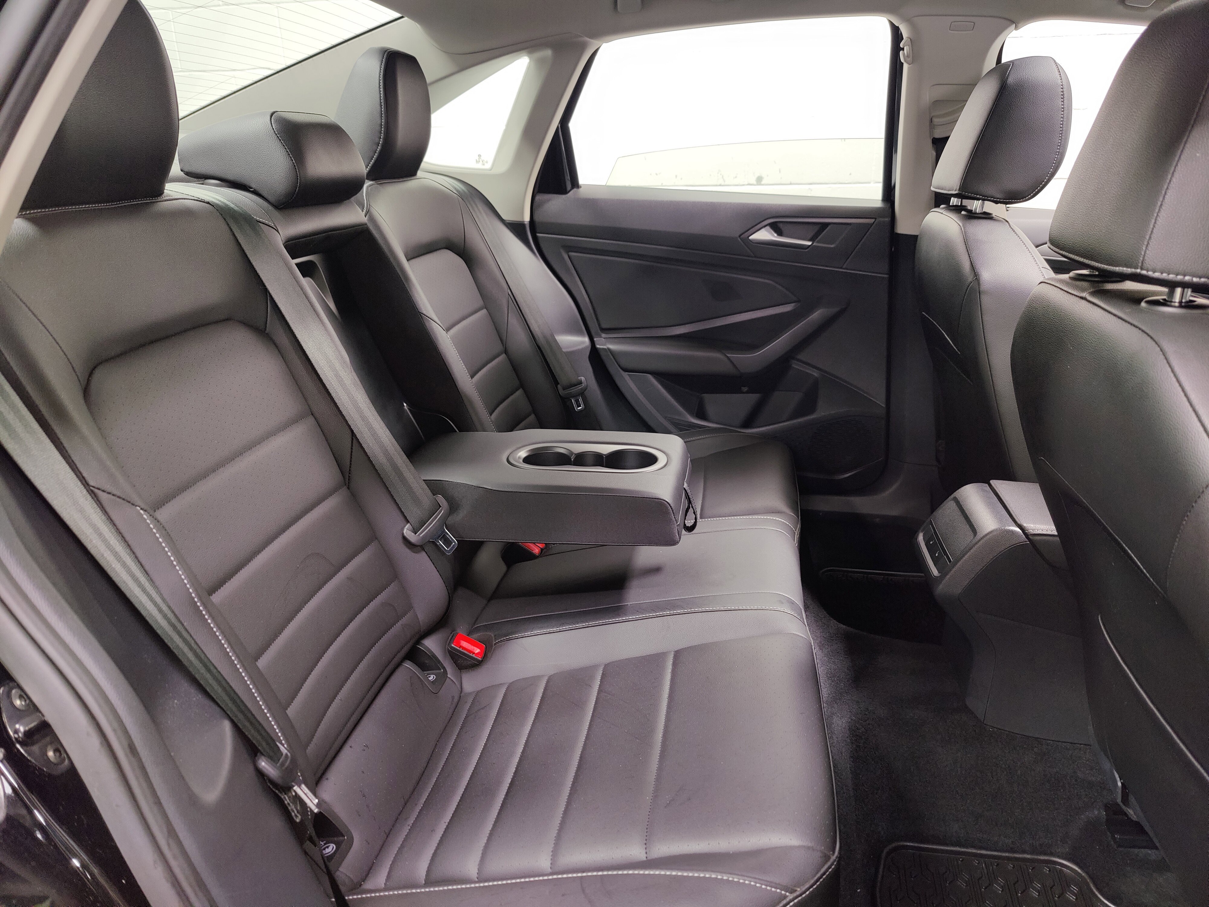 Used 2021 Volkswagen Jetta SE w/ SE Cold Weather Package image 16