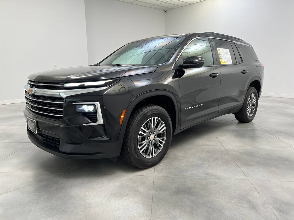 Used 2024 Chevrolet Traverse LT FWD image 4