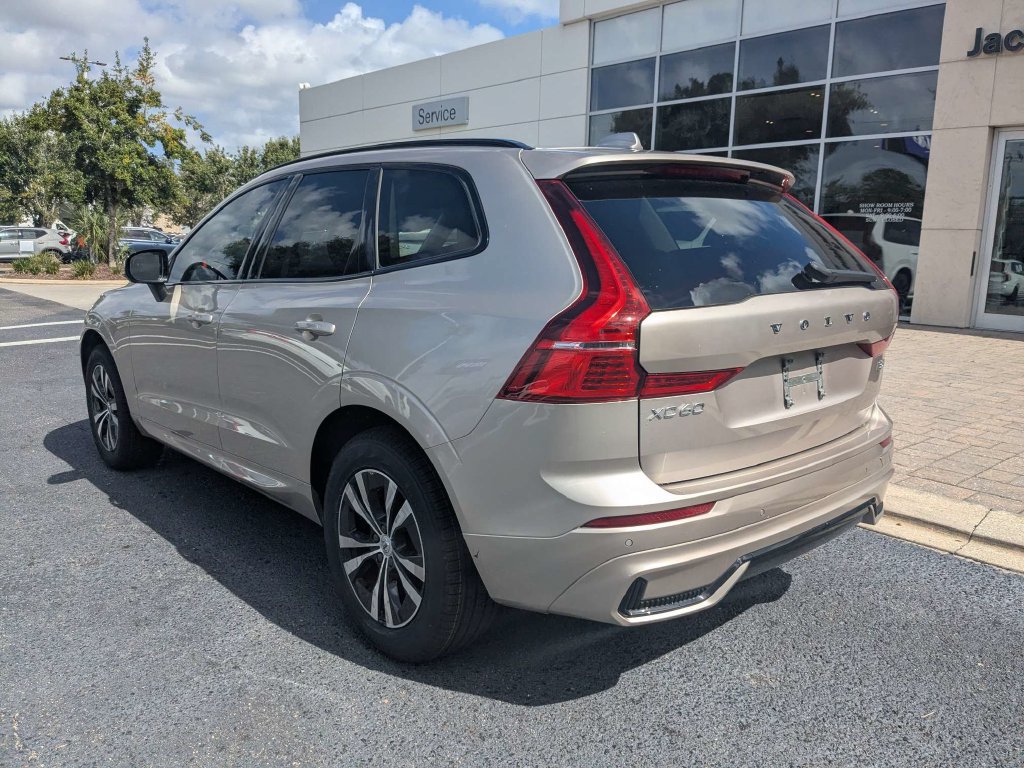 Certified 2024 Volvo XC60 B5 Core AWD/4WD image 4