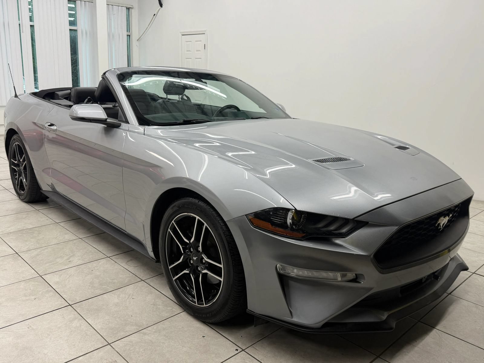 Used 2020 Ford Mustang Premium RWD image 1