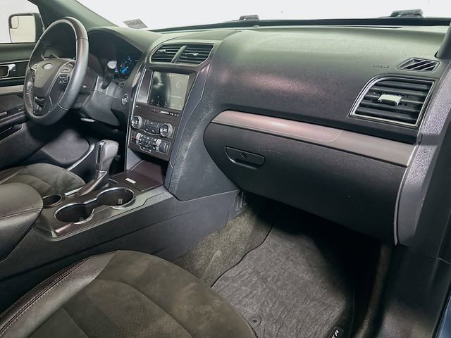 Used 2018 Ford Explorer XLT w/ Equipment Group 202A image 28