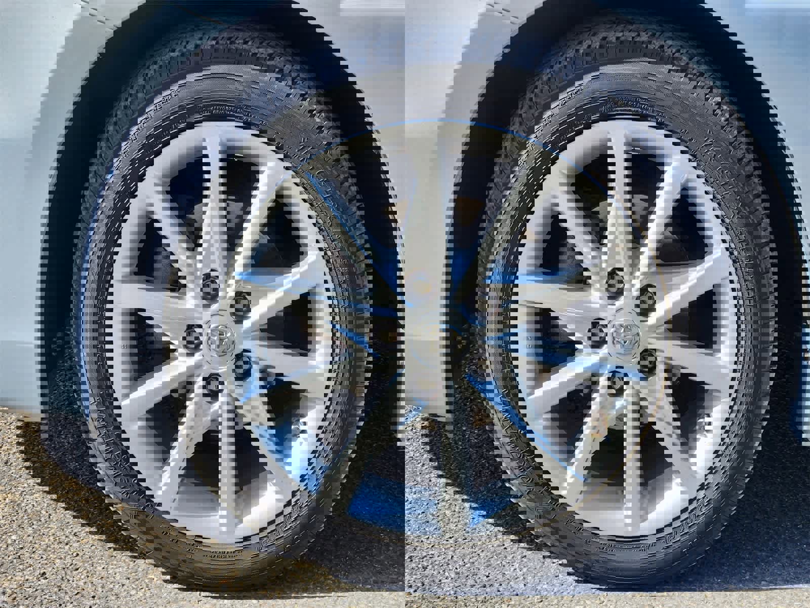 Used 2014 Toyota Prius V Five image 9