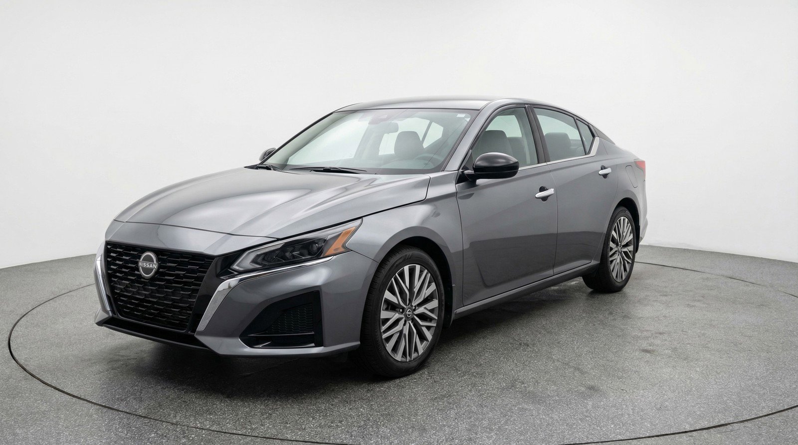 Used 2025 Nissan Altima 2.5 SV FWD image 3