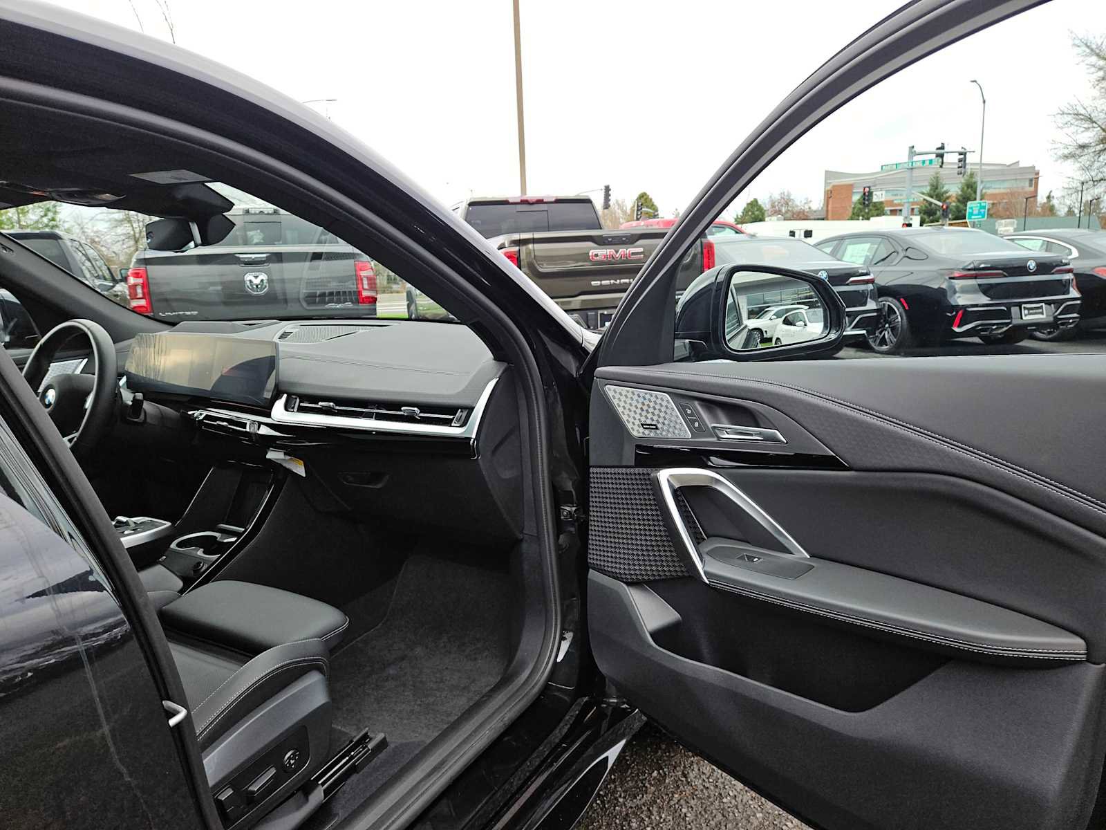 Used 2025 BMW X2 xDrive28i w/ Premium Package image 10