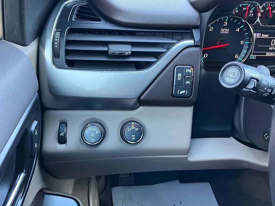 Used 2019 Chevrolet Tahoe LT w/ Luxury Package AWD/4WD image 19