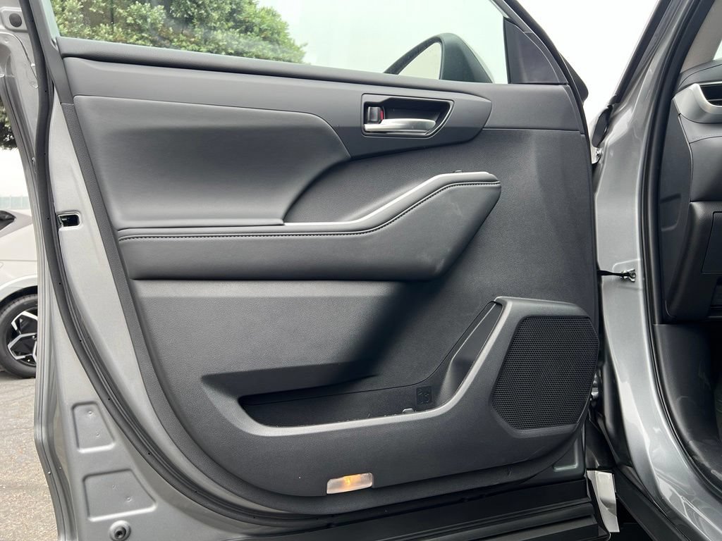 New 2026 Toyota Highlander XLE AWD/4WD image 36