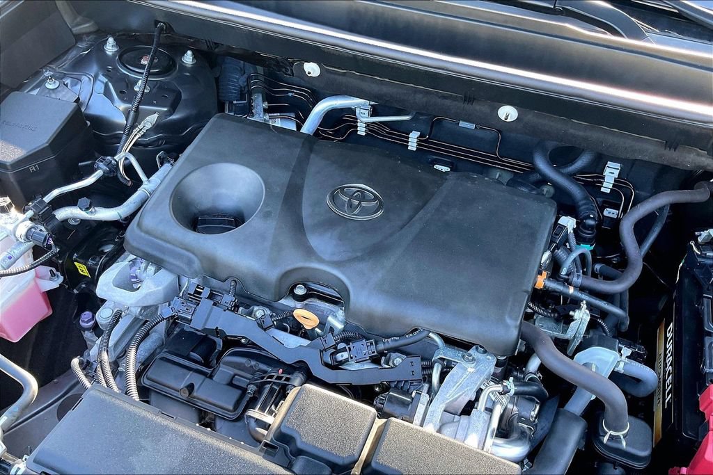 Used 2020 Toyota RAV4 XLE Premium FWD image 32