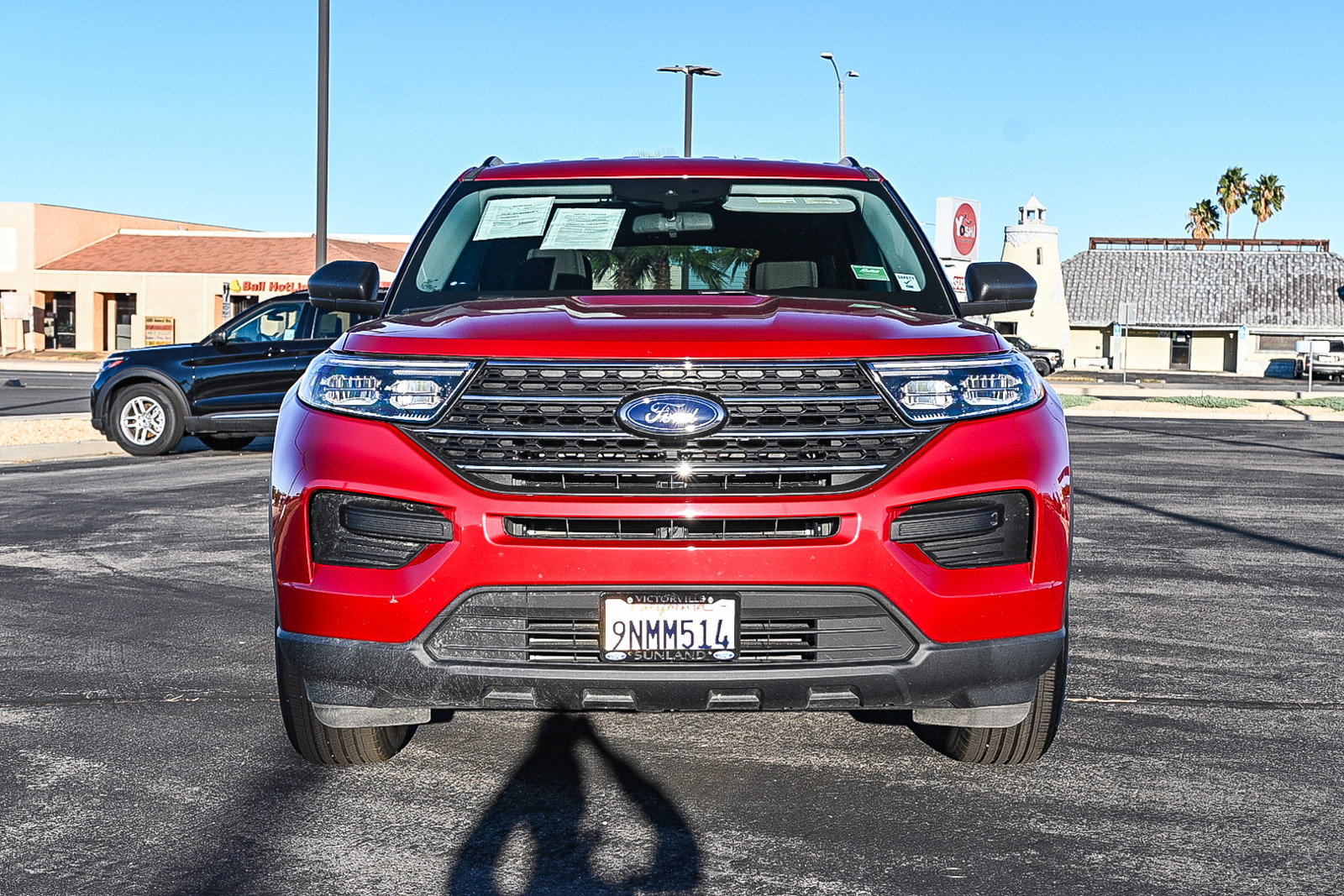 Used 2022 Ford Explorer XLT image 2