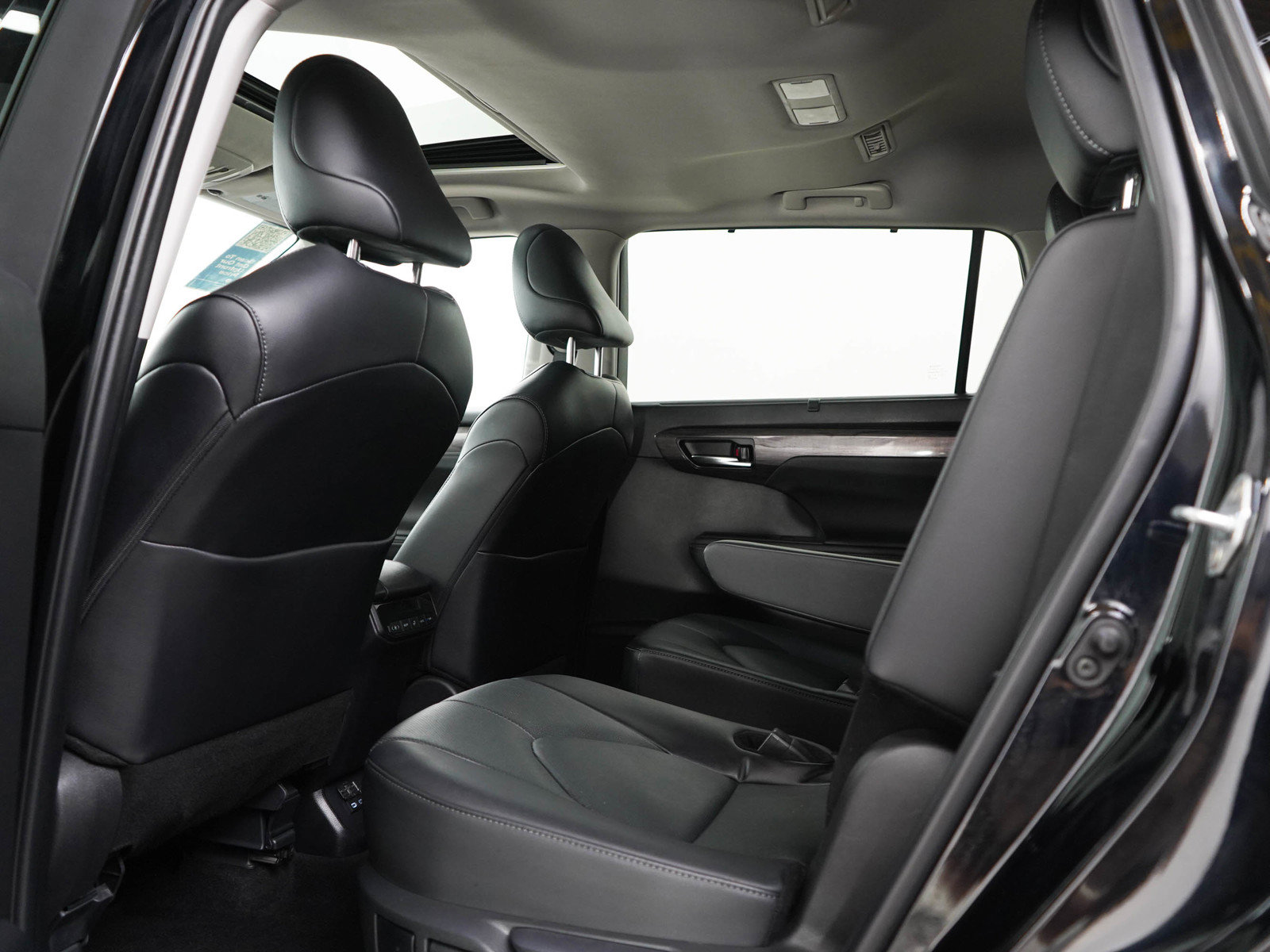 Used 2024 Toyota Highlander Limited AWD/4WD image 19