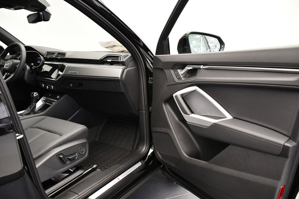 Used 2025 Audi Q3 2.0T Premium w/ Convenience Package image 47