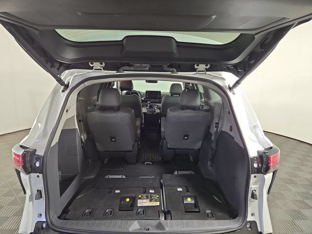 Used 2023 Toyota Sienna Limited FWD image 36