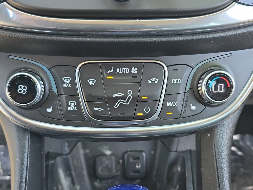 Used 2018 Chevrolet Volt Premier w/ Driver Confidence Package FWD image 26