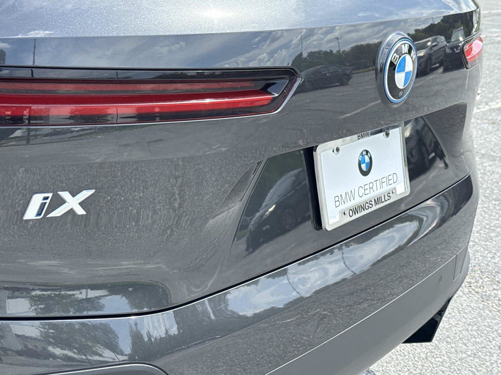 Used 2024 BMW iX xDrive50 w/ Premium Package AWD/4WD image 11