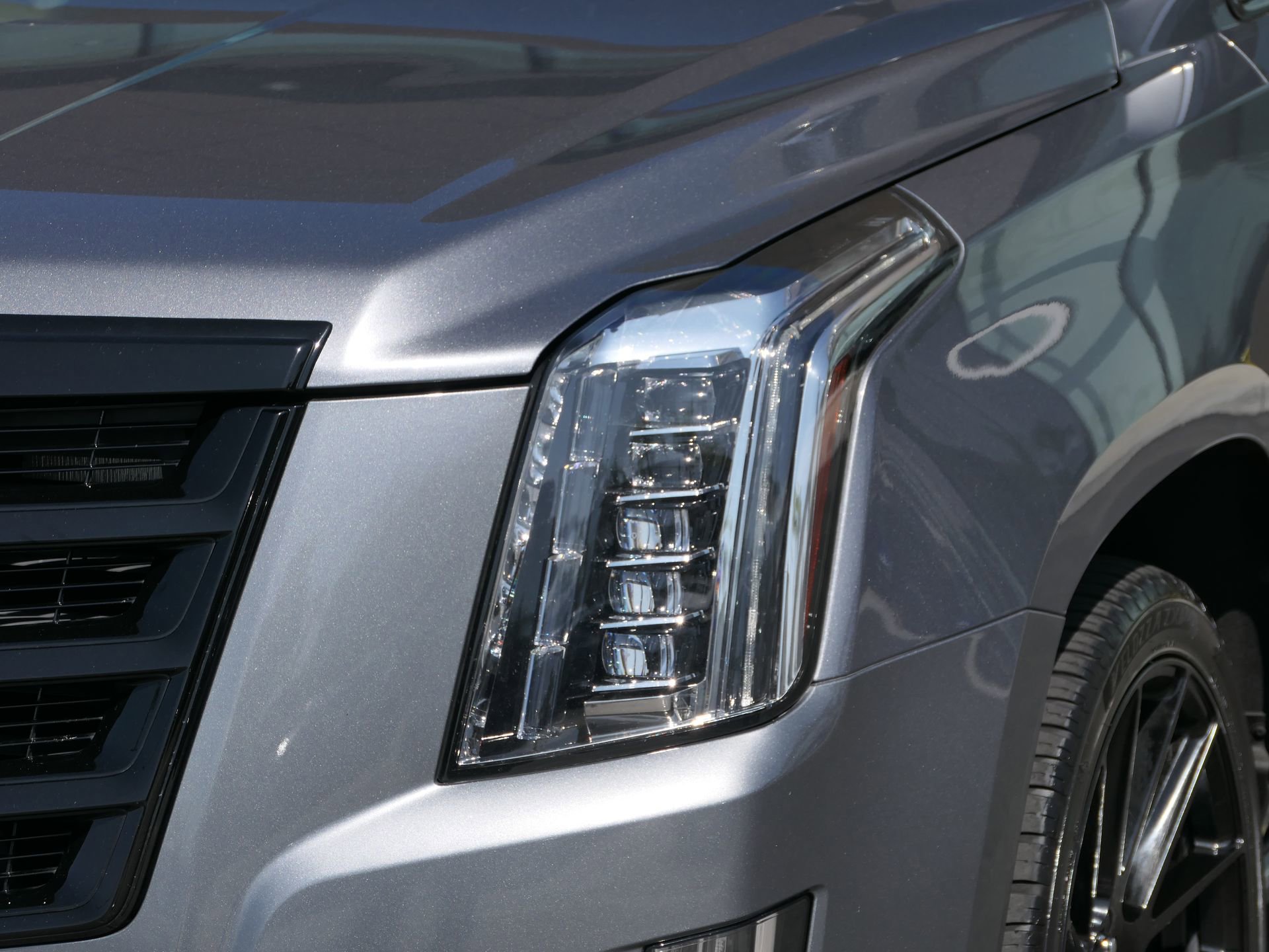 Used 2019 Cadillac Escalade Premium Luxury w/ Escalade Sport Edition image 9