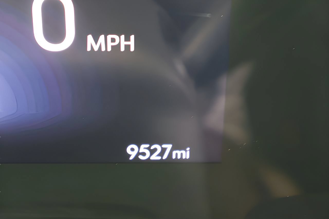 Used 2025 Buick Encore GX Avenir w/ Avenir Technology Package FWD image 22