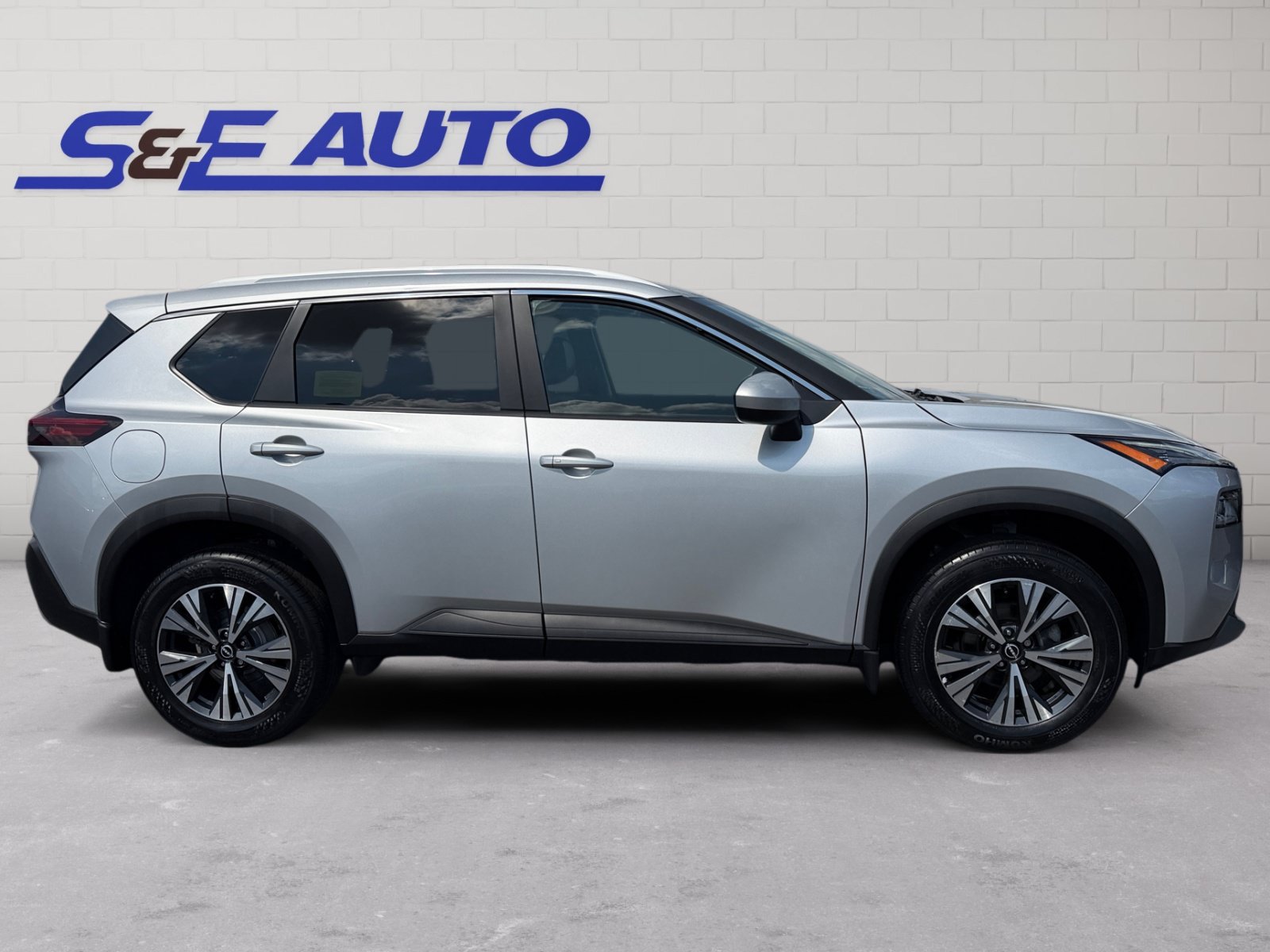 Used 2023 Nissan Rogue SV w/ SV Premium B Package AWD/4WD image 5