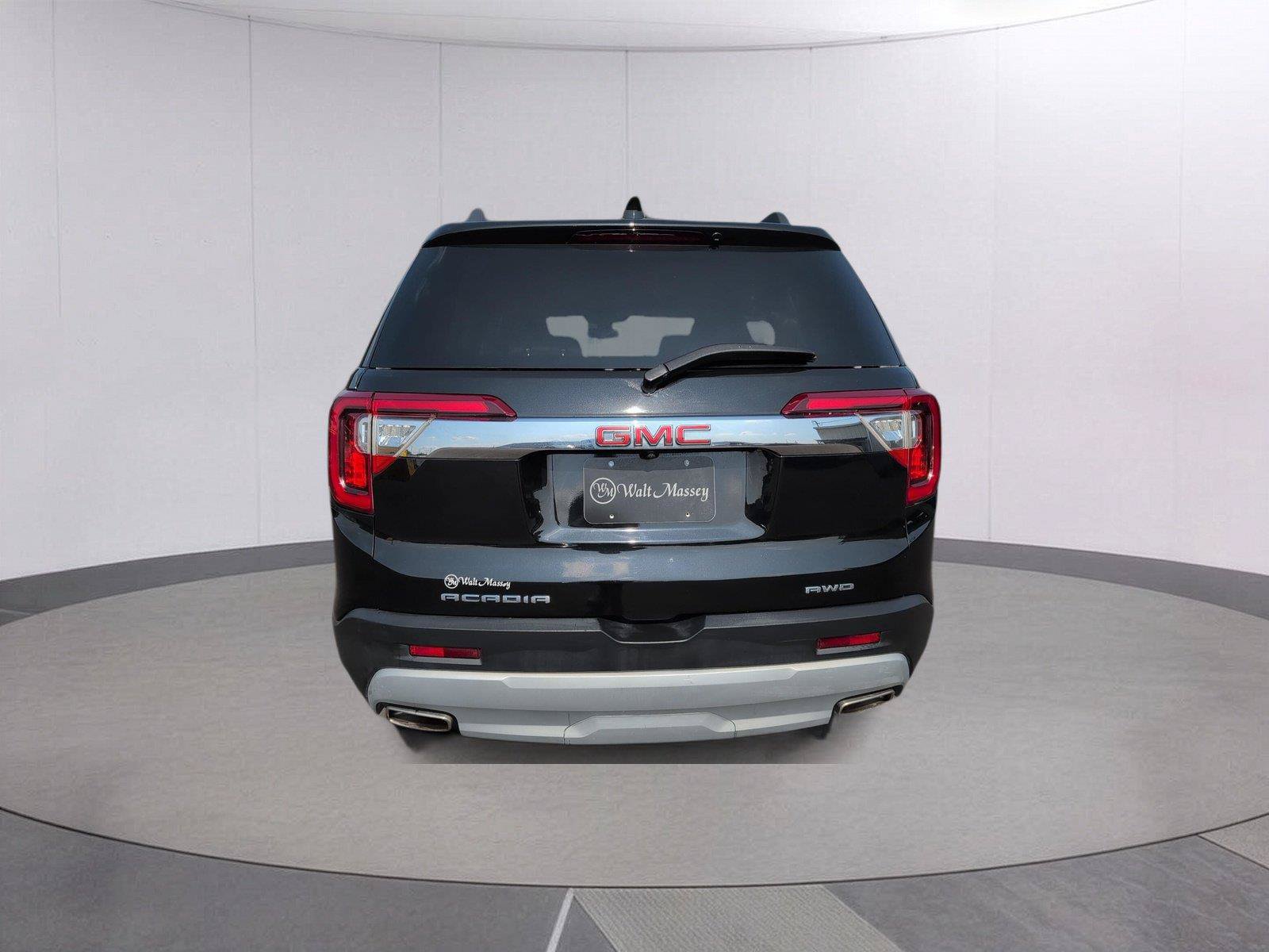 Used 2023 GMC Acadia SLT AWD/4WD image 4