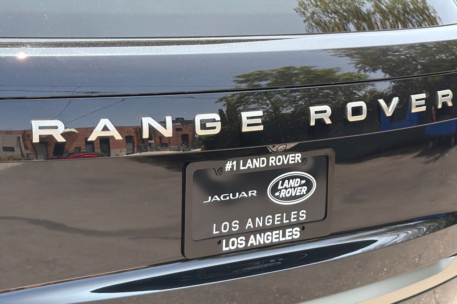 Certified 2025 Land Rover Range Rover SE AWD/4WD image 31