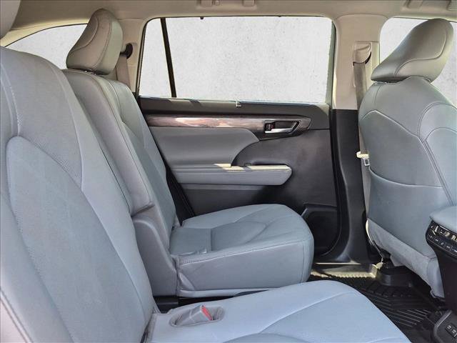Used 2021 Toyota Highlander Platinum FWD image 24
