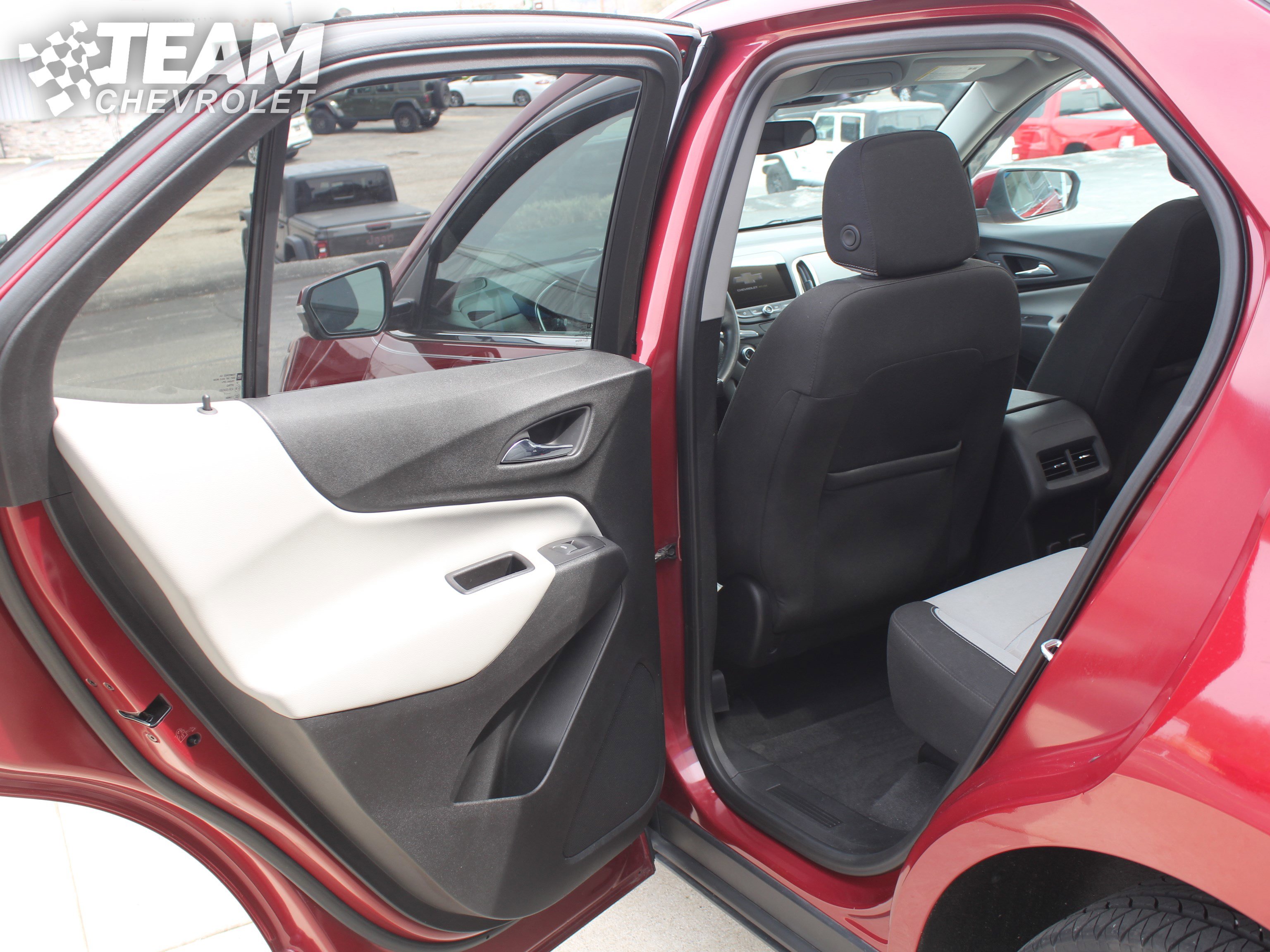 Used 2018 Chevrolet Equinox LT w/ Sun & Infotainment Package image 21