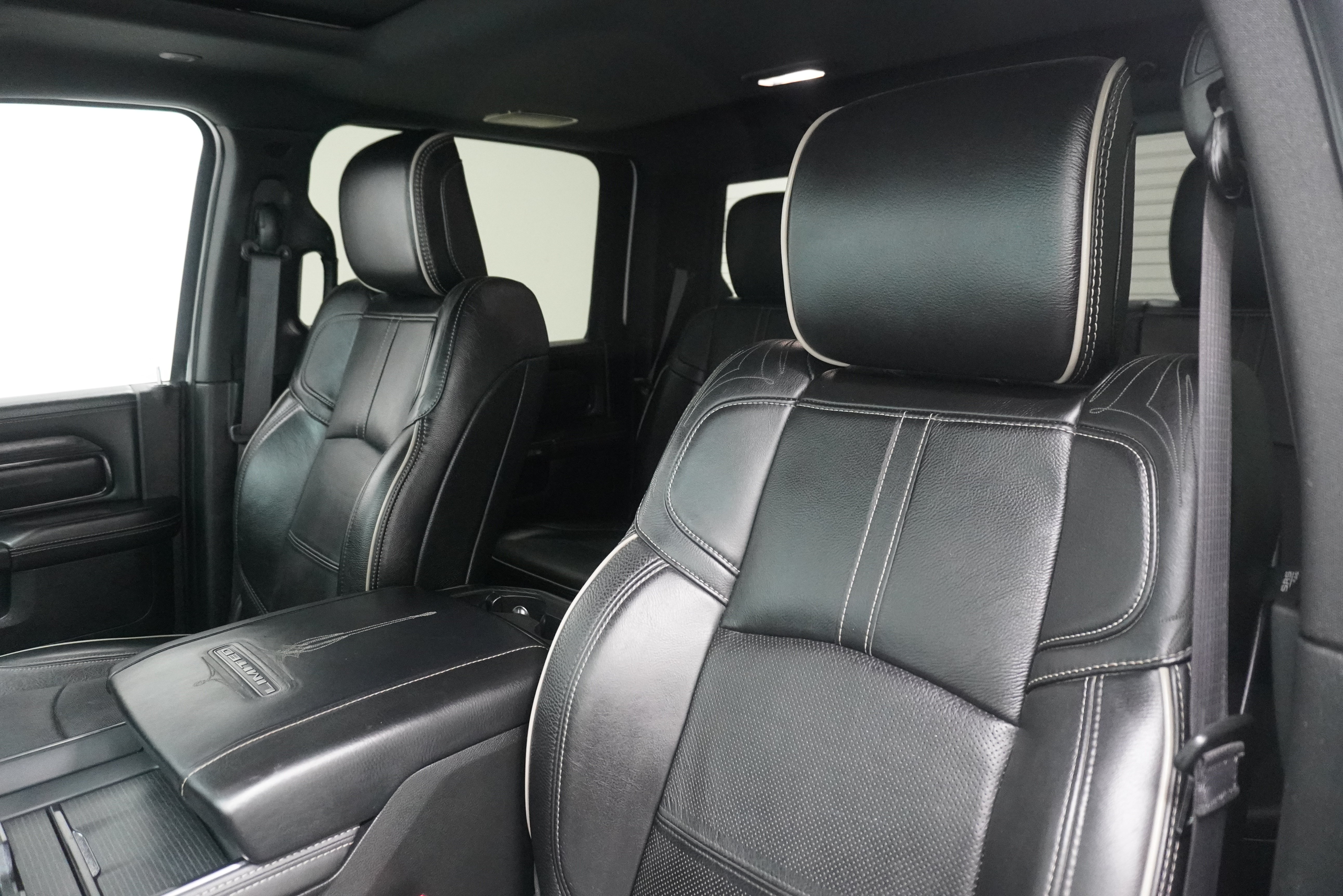 Used 2022 RAM 3500 Limited AWD/4WD image 13