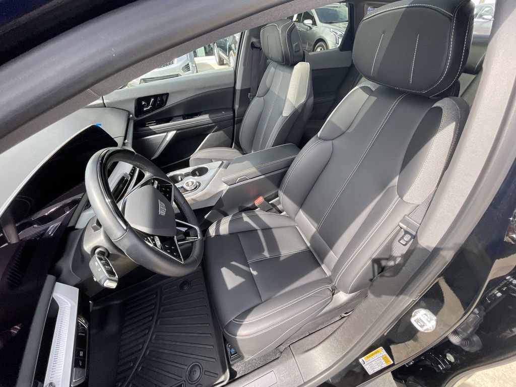 Certified 2025 Cadillac Optiq Luxury 1 AWD/4WD image 18