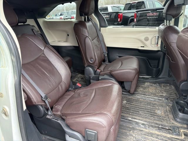 Used 2022 Toyota Sienna Platinum image 12