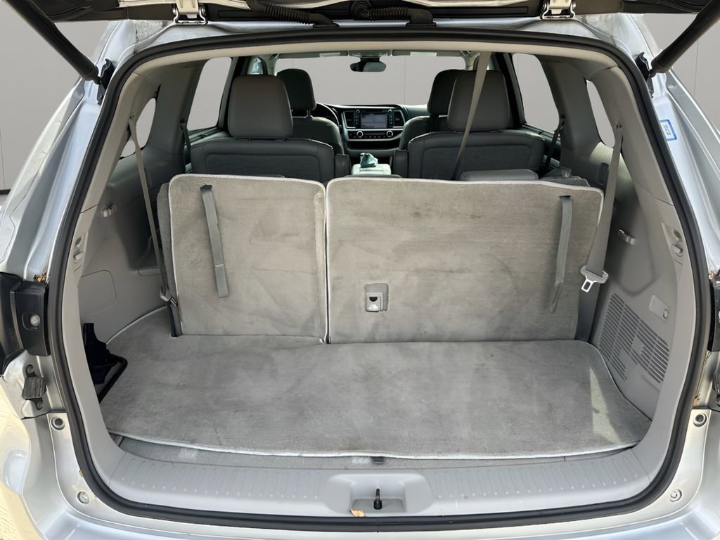 Used 2018 Toyota Highlander XLE image 29