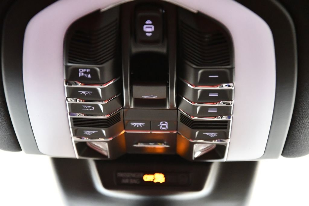 Used 2025 Porsche Macan Turbo image 21